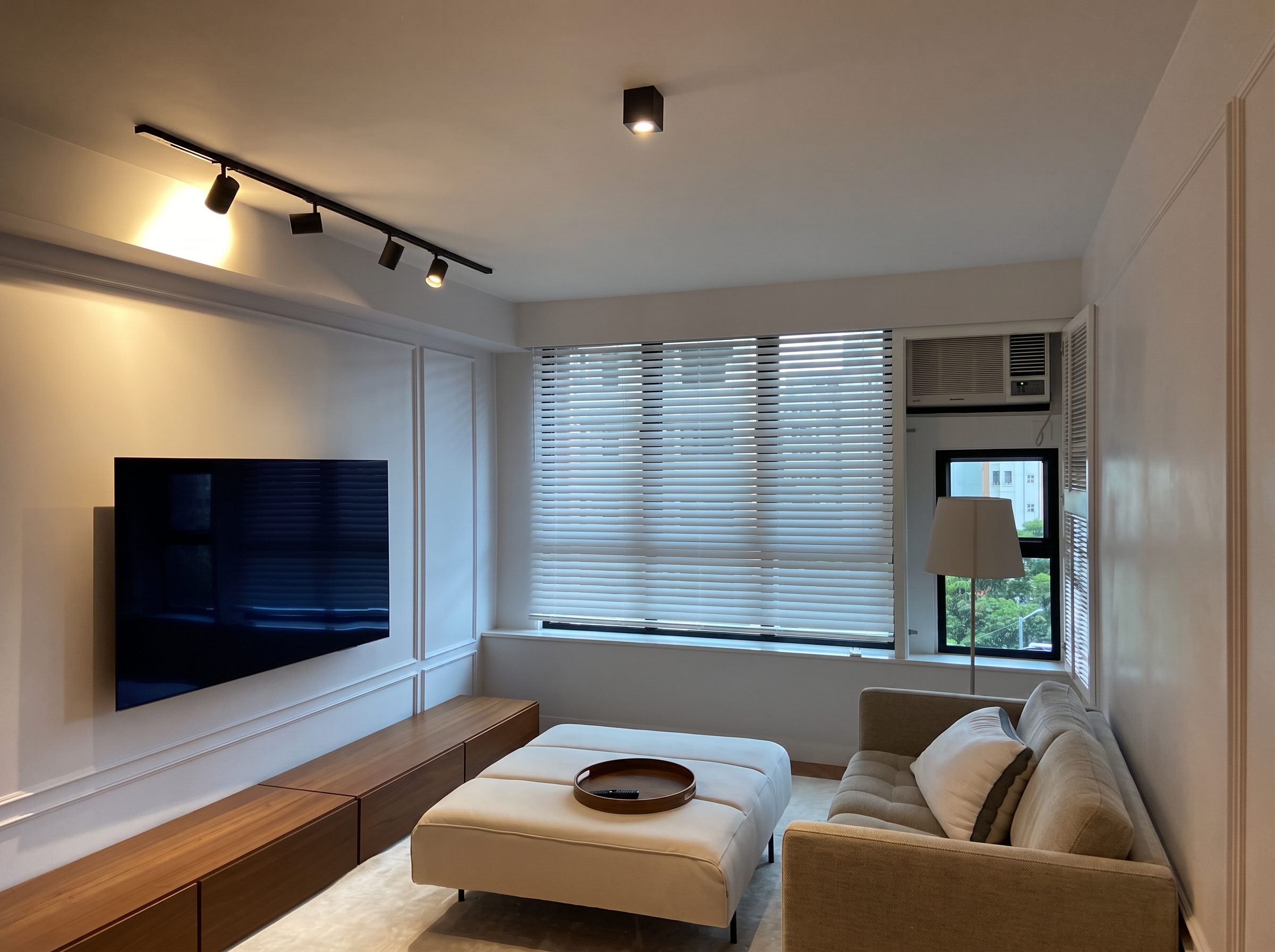 Moulding w/ Style — interior project by KVL Deco